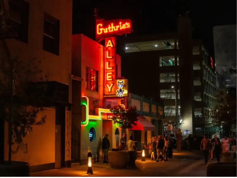 Pet Friendly Hotels in Bakersfield for Highway 99 Trips